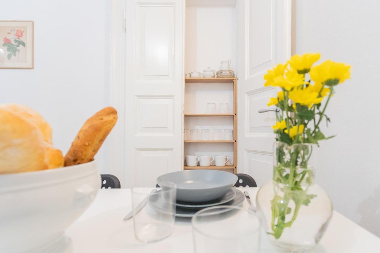 Da Pia In Historycal Como City Centre By Rent All Como Ngoại thất bức ảnh